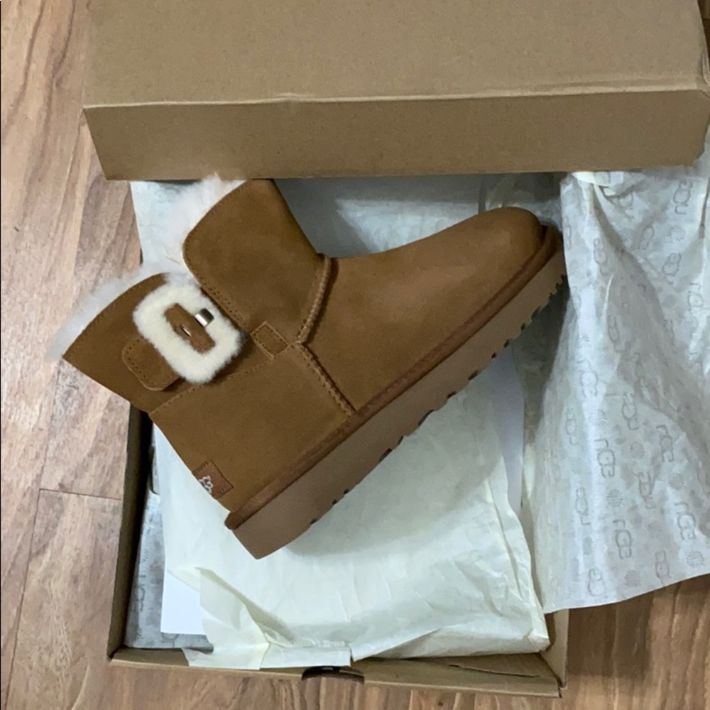 🚫SOLD🚫Ugg Mini Bailey Boots with fur buckle